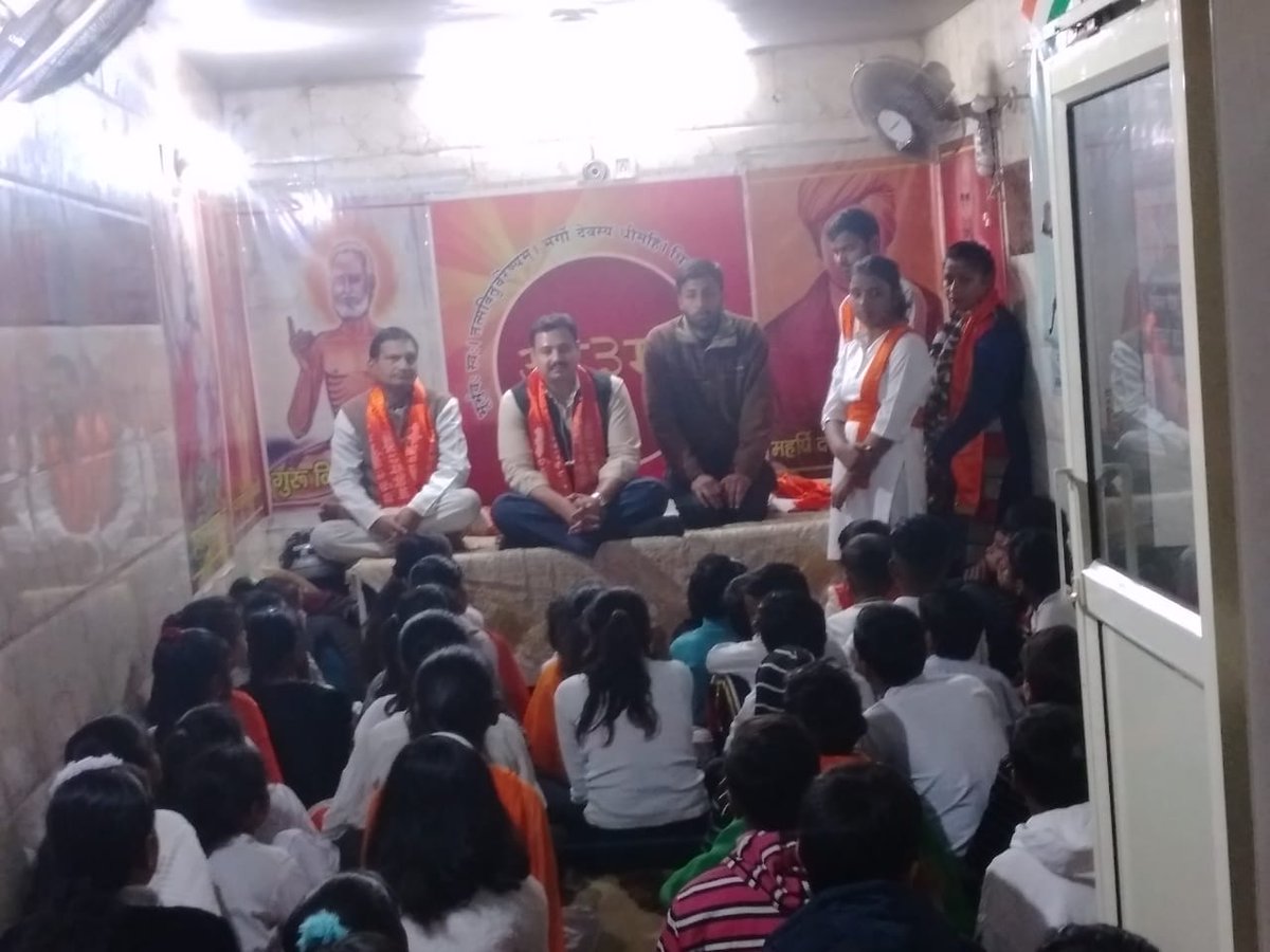 avddelhi's tweet photo. #आर्यवीरदलदिल्लीप्रदेश #avdd जहांगीर पूरी में संचालित 7 शाखाओ के 70 से अधिक,मुख्य आर्य वीर व वीरांगनाओ की सामूहिक विचार गोष्ठी का आयोजन आर्य समाज मे हुआ।जिसमें सामूहिक शाखा,यज्ञ, स्वामी श्रद्धानंद जी के जीवन संघर्ष पर चर्चा,शाखा में संख्या वृद्धि आदि के विषय में विचार विमर्श हुआ। https://t.co/UhcSPTJUgg