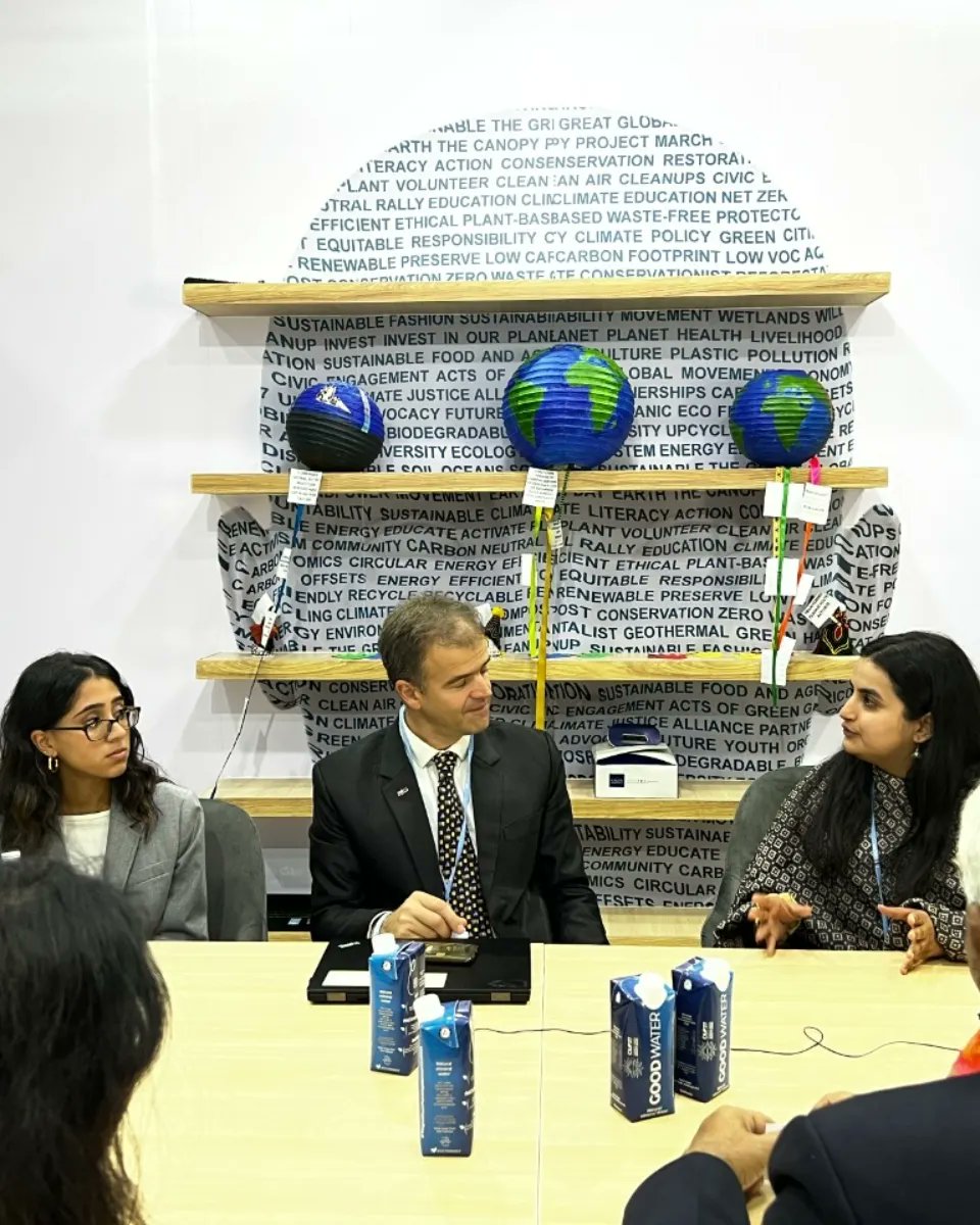 FCL_Program's tweet photo. At @COP27P, the FCL team had a bilateral meeting with Mr. Michal Nekvasil, Ministry of the Environment of the Czech Republic, Czech Presidency of the Council of the European Union to showcase the FCL Delhi Pilot and its methodology to de-jargonize climate change discourse. https://t.co/jQW0n4jeik
