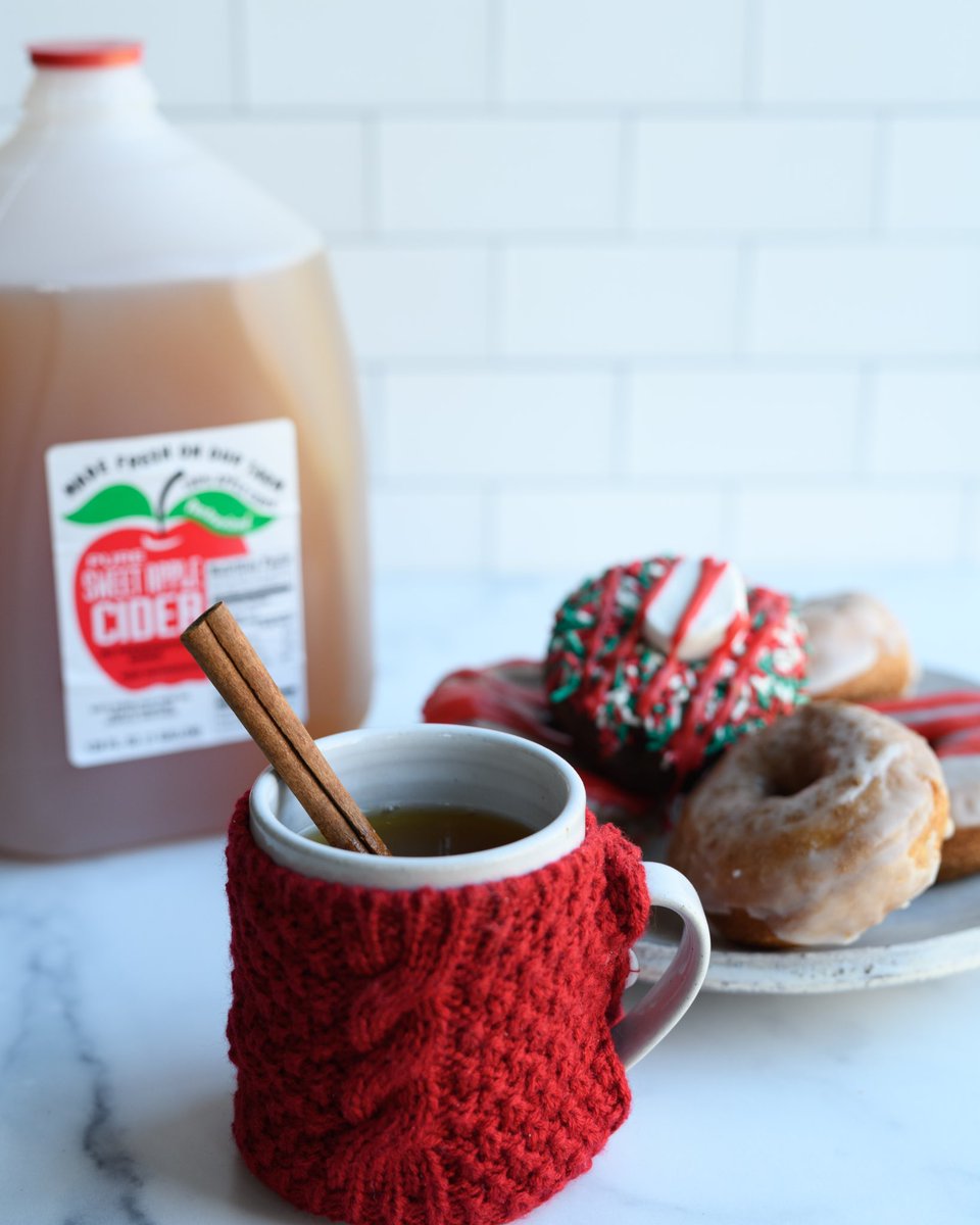 Host your holiday guests with treats from WHFF. Our apple cider is available in traditional cider as well as our Gold Rush white cider (now in Market). Donuts, pies, holiday cookies and a variety of baked goods are here too. See you on the farm.
#WHFFcider #WHFFdonuts