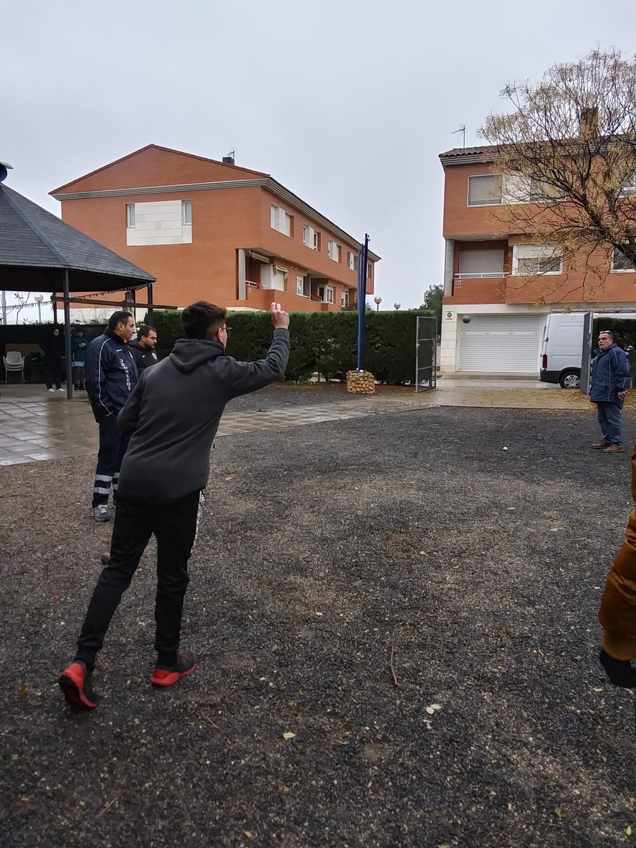 UECPNOLLEIDA's tweet photo. La pluja no ha pogut impedir que gaudíssim de la segona jornada de petanca al club del Secà de Sant Pere. Continuem fomentant els valors de l'esport a la UEC. Moltes gràcies per la vostra rebuda! #clubpetancasecadesantpere #alauecfemcoses @educaciocat @prosecpromotora https://t.co/HgHtUKv9RR