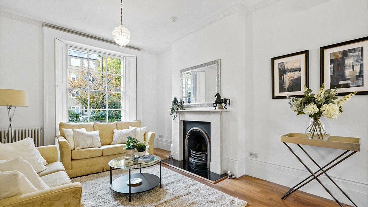 RobinsonStn's tweet photo. Are you planning to sell or let your property in the New Year? When looking at your budget, factor in a fee for property dressing services.  As our client testimonial says " I won't attempt a sale again without them. "
https://t.co/9AQMBKCQ84 
#PropertyDressing #HomeStaging https://t.co/ERzbgNhdEH