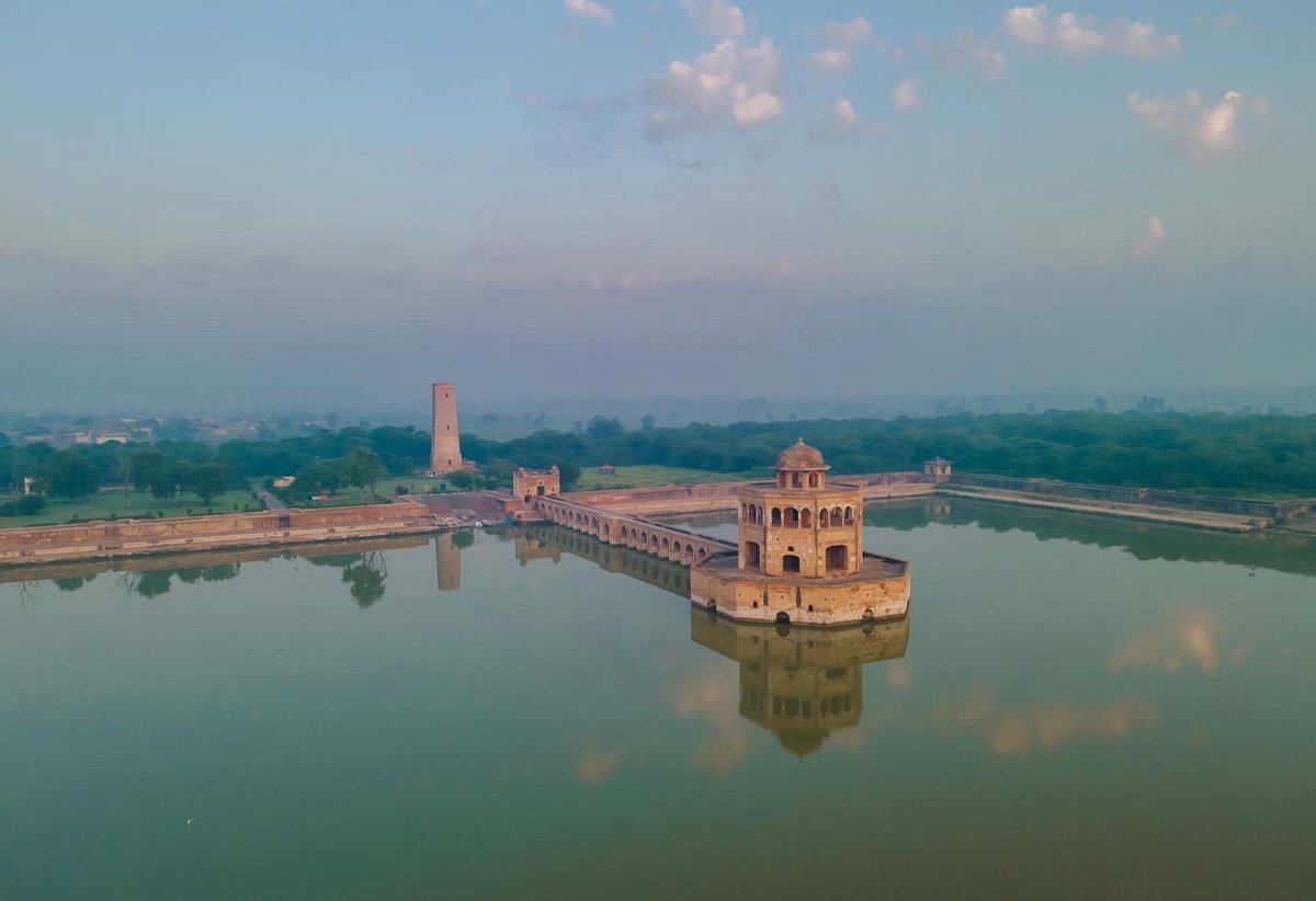 DestinationsPk's tweet photo. You definitely need to visit Hiran Minar for this majestic view #destinationspk #architecturephotography https://t.co/vNOR1arlRd