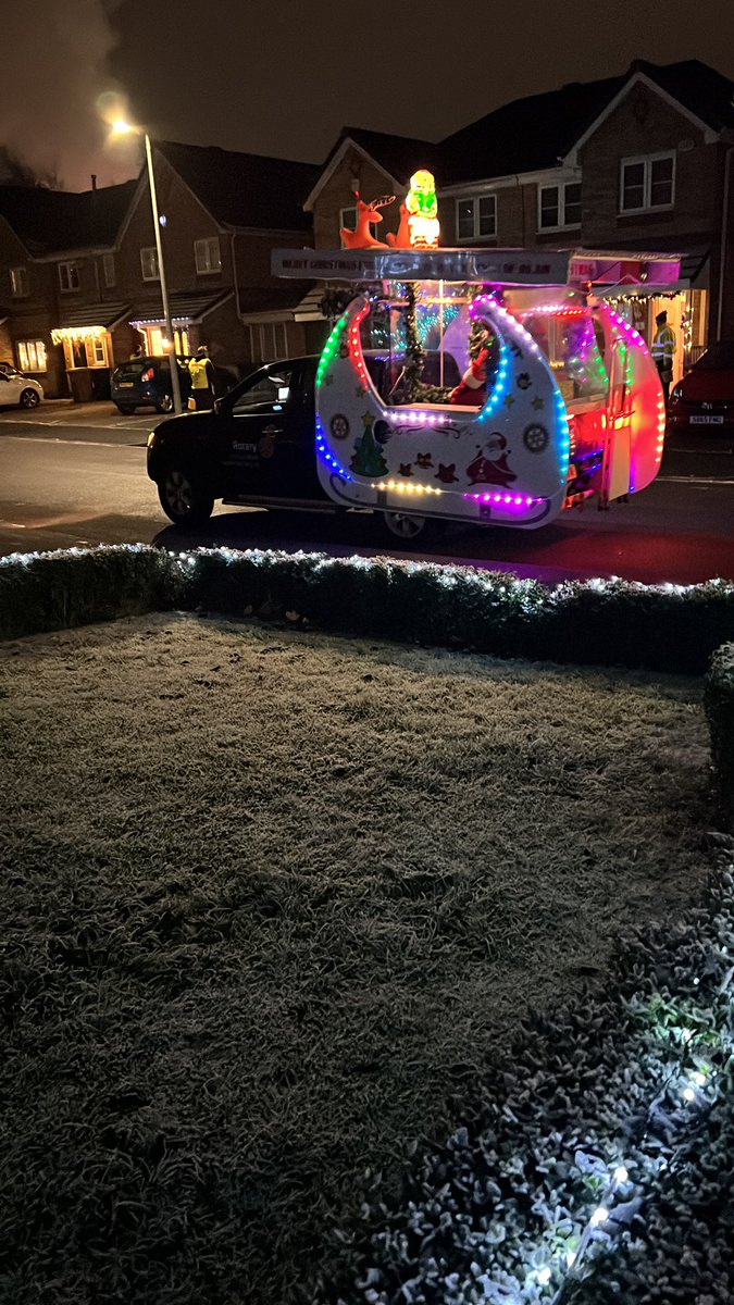 PinkMonkey3012's tweet photo. Keeping warm with a hot chocolate while out with @IrlamRotaryClub last night supporting our community and school @StTeresasRCP it was very cold 🥶 lots of amazed little faces seeing Santa in his sleigh 🛷 #MerryChristmas https://t.co/pXxFmP1lgo