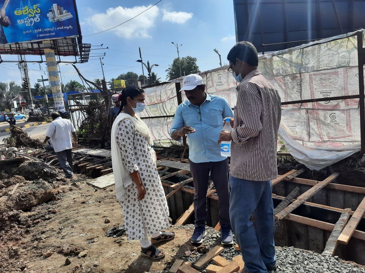 RMCoffice's tweet photo. CC drain work in progress at Lalachervu in 50th division.
#CCDrain #drainage #drainagesystem #drainagework https://t.co/YU6On9PX8s