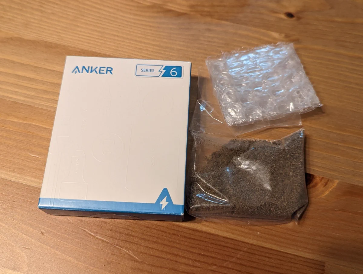 【悲報】Amazonで『充電ケーブル』を購入した結果、届いたのはなんと『土』だった