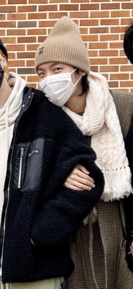 byuncatt's tweet photo. @CelebsArabic بيكهيون قاط 😂😭 https://t.co/bAfkfLBkjh