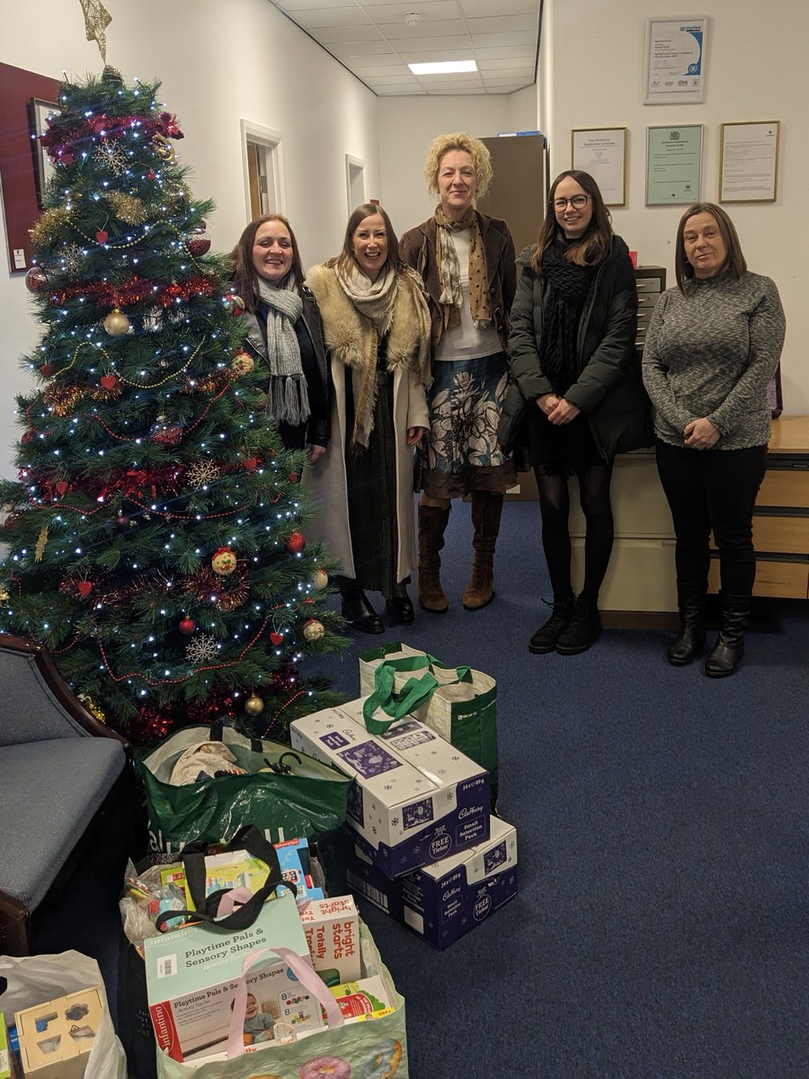 HomeStartLeeds's tweet photo. #thankyou #Xmas 
A huge thank you to @fcffordcampbell for your gifts for #HomeStartLeeds families which will make a huge difference. ❄️☃️🎄❄️☃️🎄❄️☃️🎄❄️☃️🎄 https://t.co/oFvo62jDsv