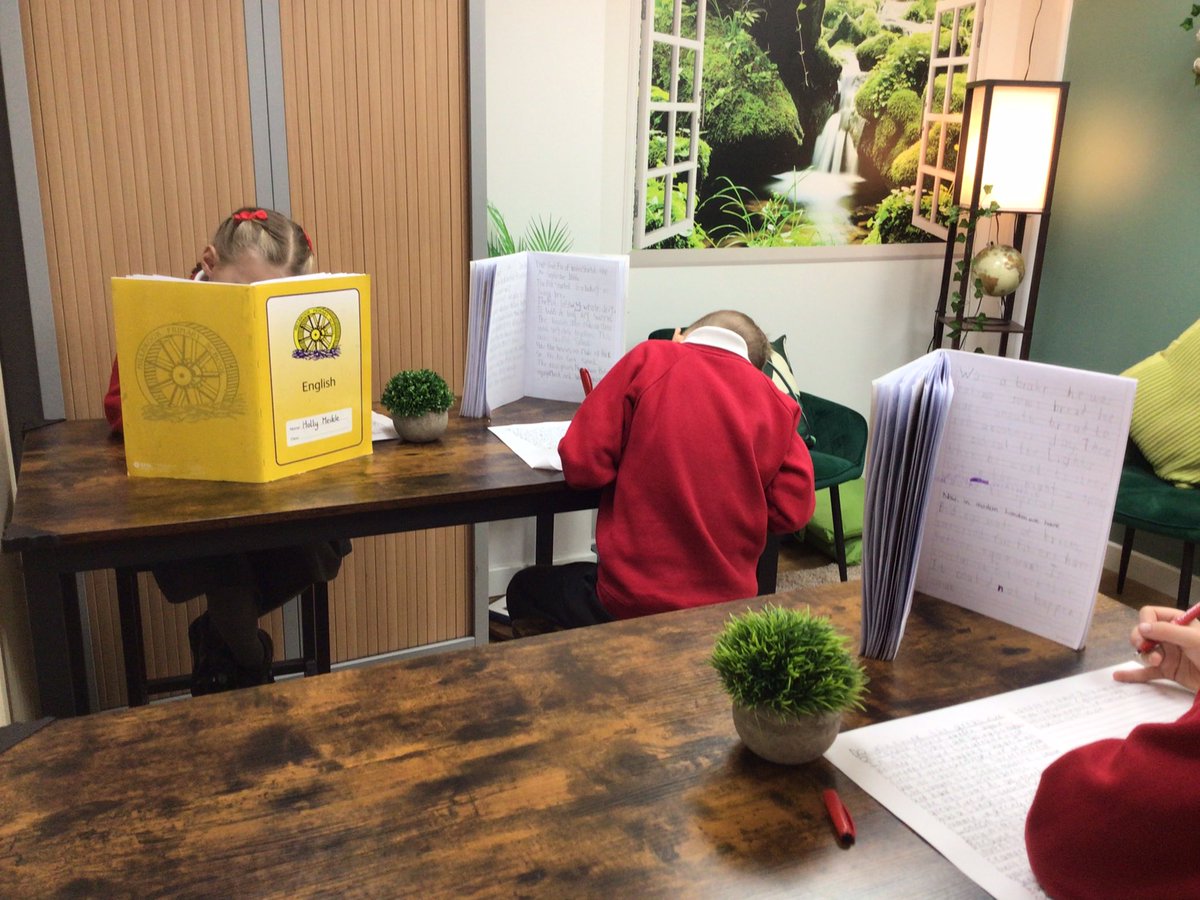 MillbrookWigan_'s tweet image. Working on our essays in Y3 and Y2 #mbenglish #resilience #makingconnection