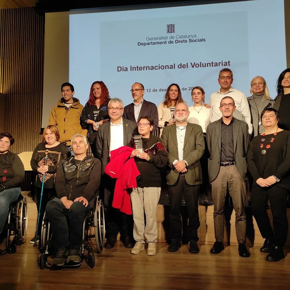dsocialscat's tweet photo. Ja tenim projectes guanyadors dels #PremisVoluntariat 2022!👏👏👏
🏆1r premi per al “Voluntariat sense barreres” d' @entitatecom
🏆2n premi per a “Voluntàriament”, d'@afammca
🏆3r premi per a l’@acidH_IL pel projecte “Voluntariat sense límits”
ℹ️https://t.co/0FtMJqz2a7 https://t.co/X8MYiO1w0o