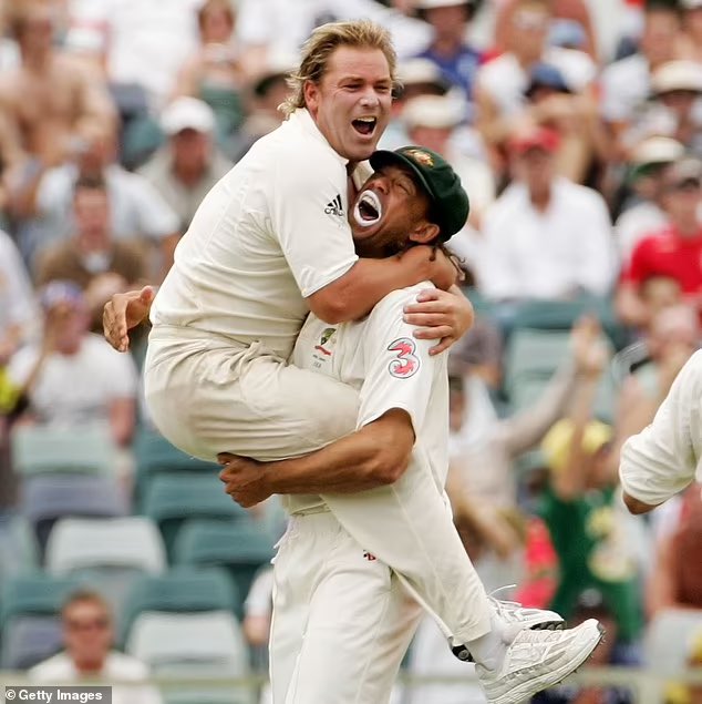 IncrediblyBozza's tweet photo. This is great @gilly381, Warne and Symonds will always be with us forever 💛 💚 #BBL12 #RIPWarne #RIPRoy https://t.co/miNaKkaI9O