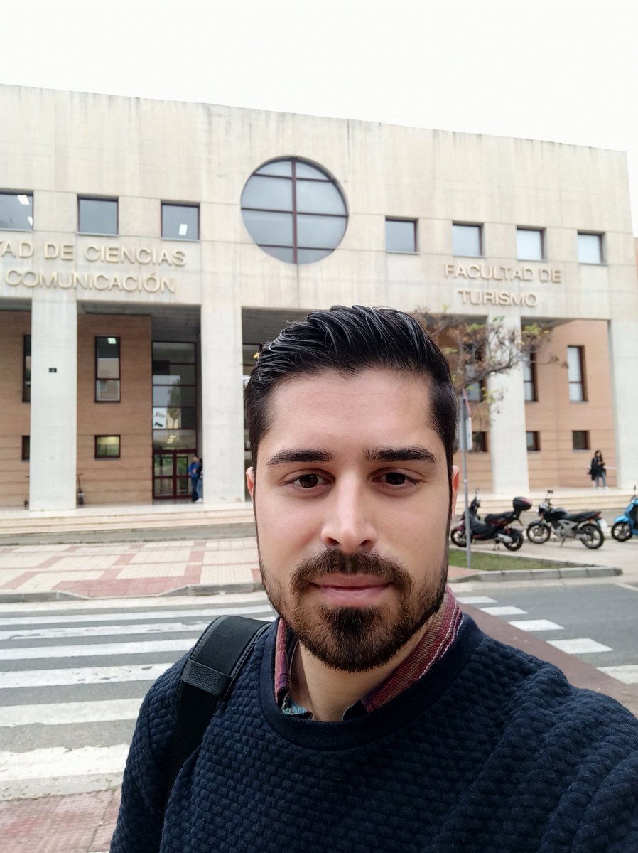 Verdugovic's tweet photo. Hoy estoy en la @umaturismo para compartir, desde mi experiencia, qué tienen en común el #MkdeModa y el #MKTuristico
Lo que no saben los alumnos de #Turismo es que les propondré un reto ¿Lo conseguirán?
#UmaTurismo https://t.co/1jbVzur4mQ