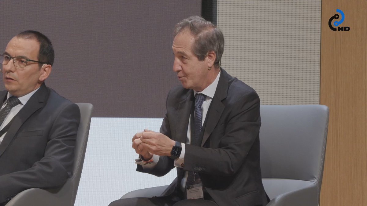 Es futuro es el presente. Debería estar prohibido fabricar asfalto sin productos reciclados y sin bajar la temperatura. Tenemos los medios para poder hacerlo <a href="/efbustillo/">Eduardo Fernández Bu</a> 
#BIOROAD #RARX #XVIIJornadaASEFMA