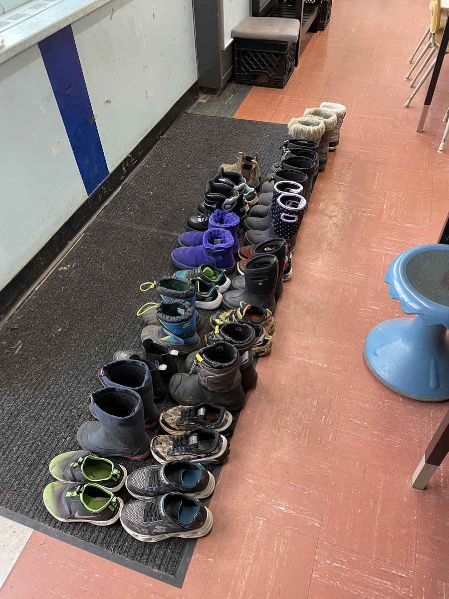 mrsbowesteaches's tweet photo. Our Boots and Shoes helper this week has been FANTASTIC! We are working hard at keep our classroom clean. #classjobs #responsibility https://t.co/YrOLTsMuGc