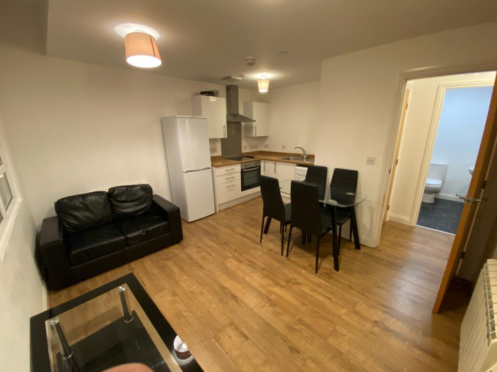 This stunning Birmingham apartment is available to rent immediately!

This property is located just a short walk away from all city centre amenities, including New Street, The Bullring &amp; The Mailbox, and consists of a spacious living and bedroom space: rightmove.co.uk/properties/129…