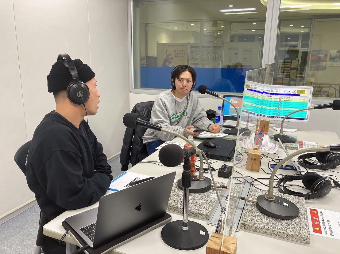 upjahrock2's tweet photo. #FMからつ
#NEXTREME  
ご視聴ありがとうございました📻

ご紹介させて頂きました楽曲になります♫

1.HIBIKILLA /Slo Down 
2.Zee /その時まで
3.D.D.  ft. EXPRESS/MURDER NIGHT
4.Raquel Castro&amp;The Wildcardz/Bedroom
5.BUDDY/Hollyhood ft. Kent Jamz
6.Fvmeless&amp;Vic Sage/Comeback https://t.co/BUUyempnn4