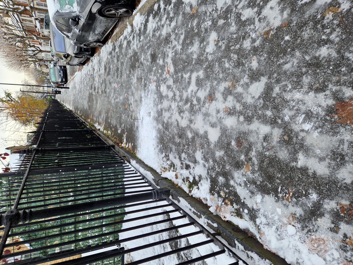 rodyanna3's tweet photo. #school #newham #Eastham #newhamcounsil 

Please do something about the ice around school.  It's very dangerous. https://t.co/QZuBWw4Siz