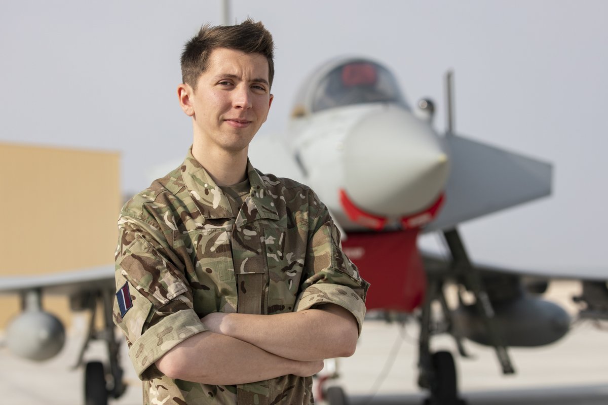 This week, #InsideAIR heads to Qatar as the Typhoons of 12 Squadron support air security operations alongside their Qatari counterparts.

Sqn Ldr Barker talks to the Squadron to discover what it takes to keep Typhoons flying in the heat: raf.mod.uk/what-we-do/ins…
@RAFConingsby