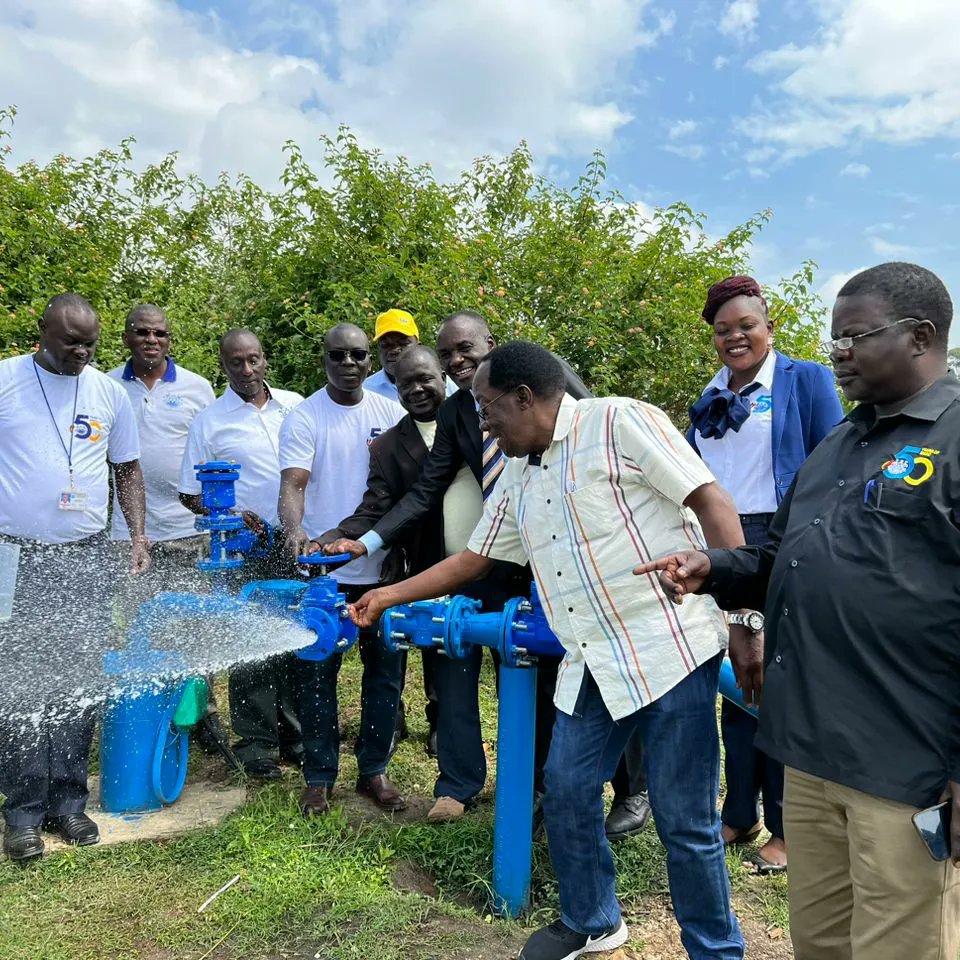 nwscug's tweet photo. Arua, Ovisoni area gets clean water.
The system components commissioned include;
1.Okufura Water Production Well, 2. Ovisoni Tank  
3. A community water facility 
4  Water production wells at Okufura ( producing 25m3/hr )  5.Opevu ( producing 20m3/hr ) #NWSCAt50 @NWSCMD 8 https://t.co/re4a1zSnYn