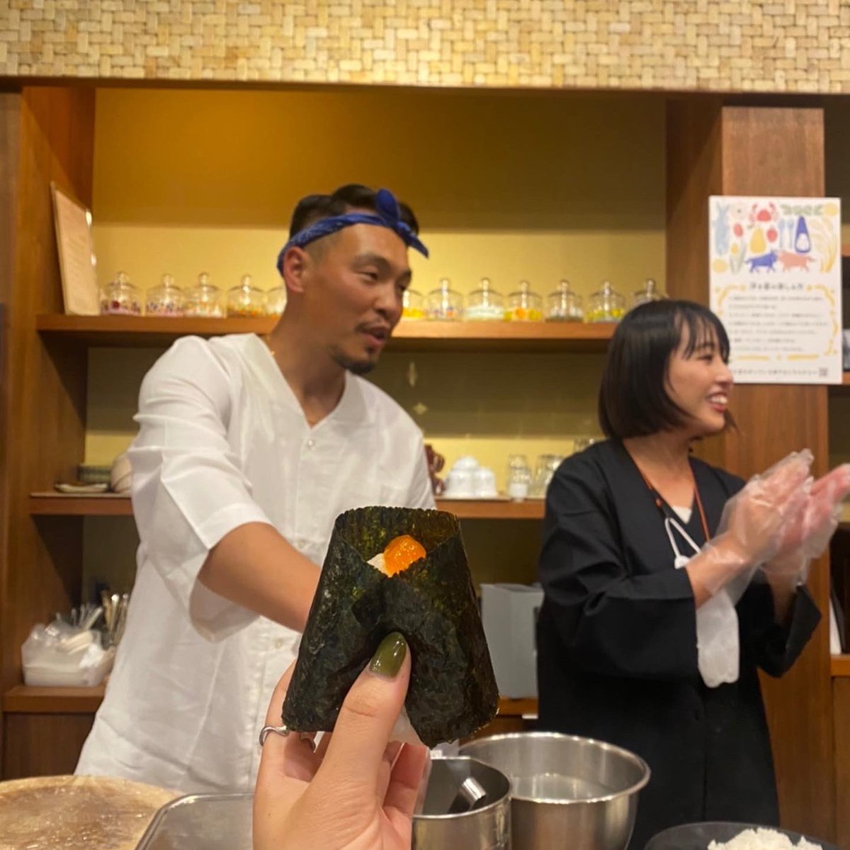 mihonagano's tweet photo. おしらせです！
亀田わたご酒店様にておにぎりを握ります〜🍙🫶🍙🫶

今年最後の御飯号での出店です☺️
大好きなわたご酒店さんで締めくくれる嬉しさ！
皆様最後にぜひ会いに来て下さい〜☺️✌️

おにぎりPOP UP 御飯号by農業Crew
12/18  11:00-16:00
場所　わたご酒店の窓から！ https://t.co/Z4YJcuNxD5