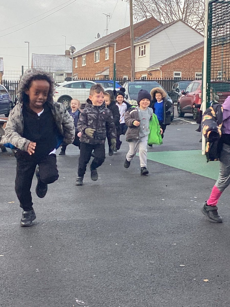 Reception ready set go for #santarun today! Super proud of you all especially in this freezing weather. @DRETsport @DRETnews #run #smiles #happy #festive @ChronandEcho