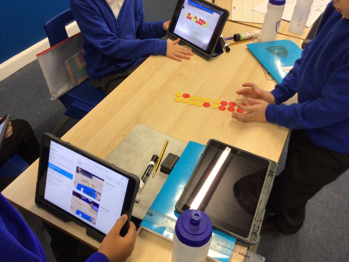 Rosslyn_Park's tweet photo. Some fantastic discussion going on in year 4 with our arrays today. “I think we could use this to show division too” @gareth_metcalfe https://t.co/AtP17PitrE
