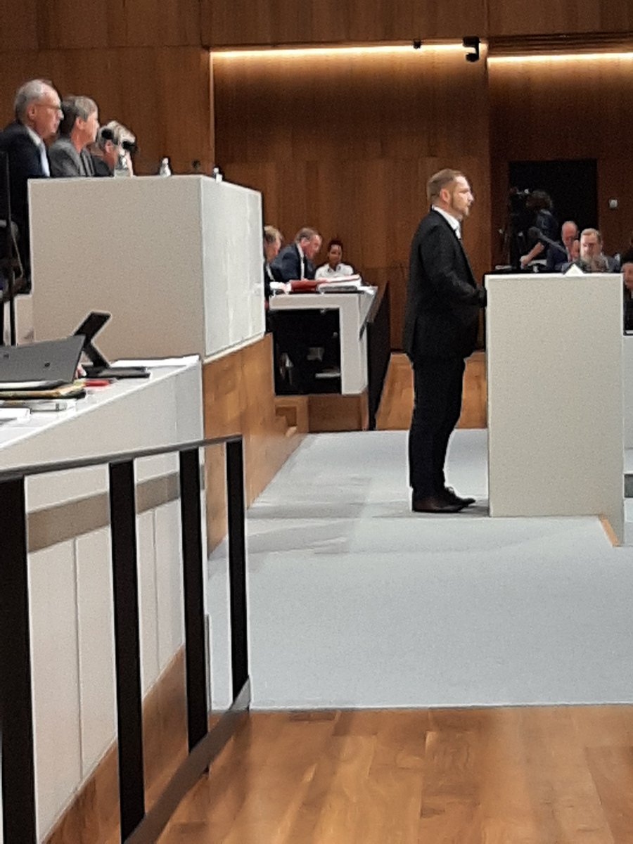 AfdHannover's tweet photo. Unser MdL #StephanBothe legt den Finger in die Wunde.
Tumult im niedersächsischen Landtag als er den IM #BorisPistorius die Verharmlosung des NS-Regimes, bezüglich der AfD vorwirft.
Dabei wird im das Mikrofon abgestellt.
Soviel zum Thema Redefreiheit.
#MutZurWahrheit #AfD https://t.co/LgpuVlwXOe