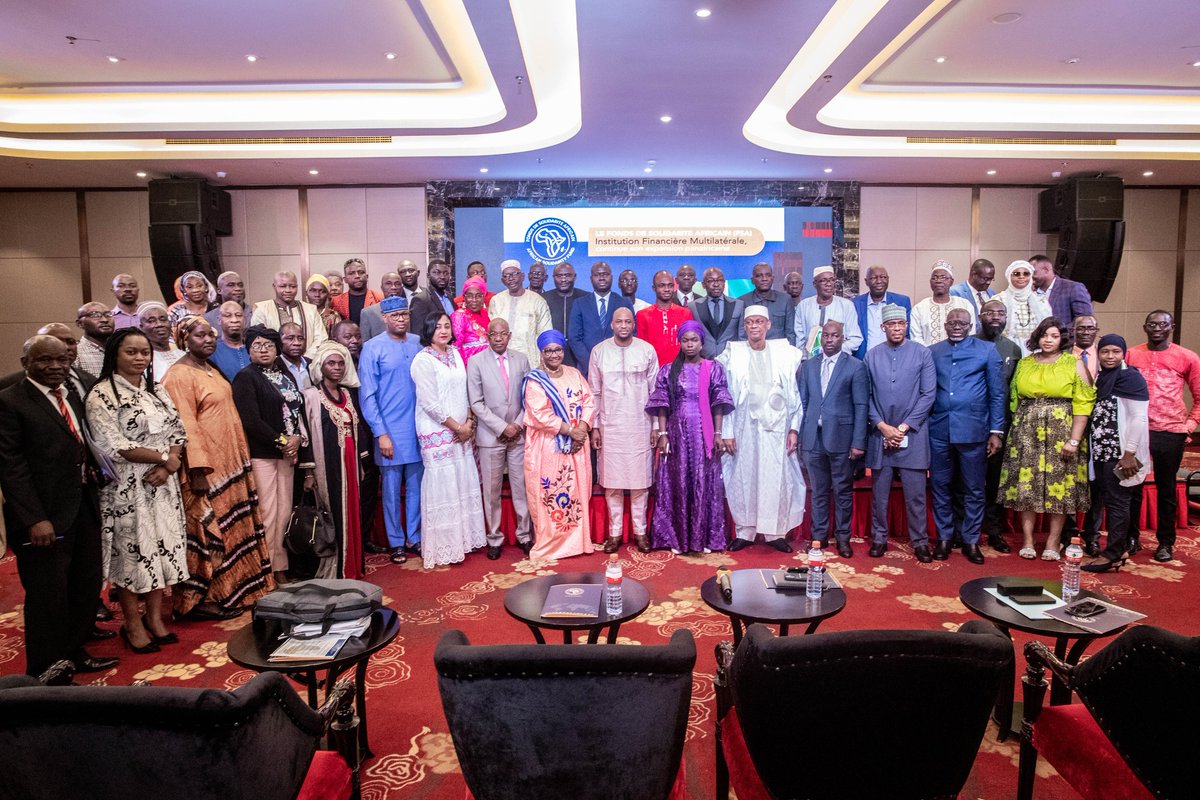 MipmeGuinee's tweet photo. #MCIPME🇬🇳
Madame la Ministre a salué cette adhésion qui pour elle, est en parfaite adéquation avec les objectifs de la #Transition. Elle a également renouvelé au #FSA et à tous ses partenaires l’engagement constant du @GouvGN et du Président de la Transition https://t.co/tKed7g4Vl5