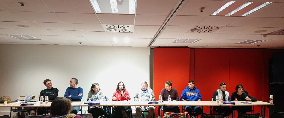 Place à la table ronde "participation et implication des personnes accueillies", avec la FAS de Nouvelle-Aquitaine, <a href="/assoAIDES/">Association AIDES</a> , la Communauté thérapeutique de Brantôme et le TAPAJ de Libourne.