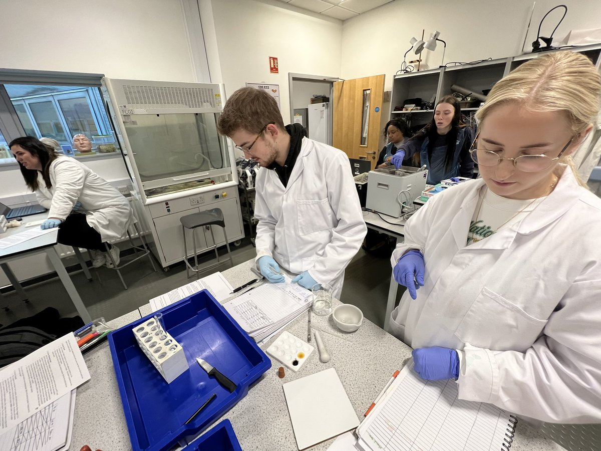 EmmaP_3's tweet image. Our Access to HE Health students are back in the lab this morning! Testing again for macronutrients in food. We love practicals! @gatesheadcoll #accesstohe #science #labexperiments #food #health #nursing #healthandsocialcare #practicals