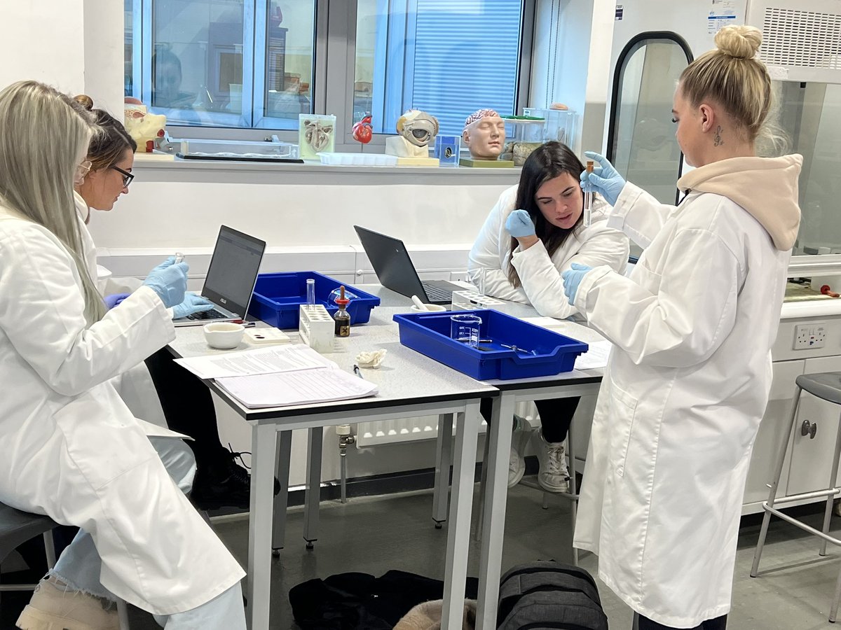 EmmaP_3's tweet image. Our Access to HE Health students are back in the lab this morning! Testing again for macronutrients in food. We love practicals! @gatesheadcoll #accesstohe #science #labexperiments #food #health #nursing #healthandsocialcare #practicals