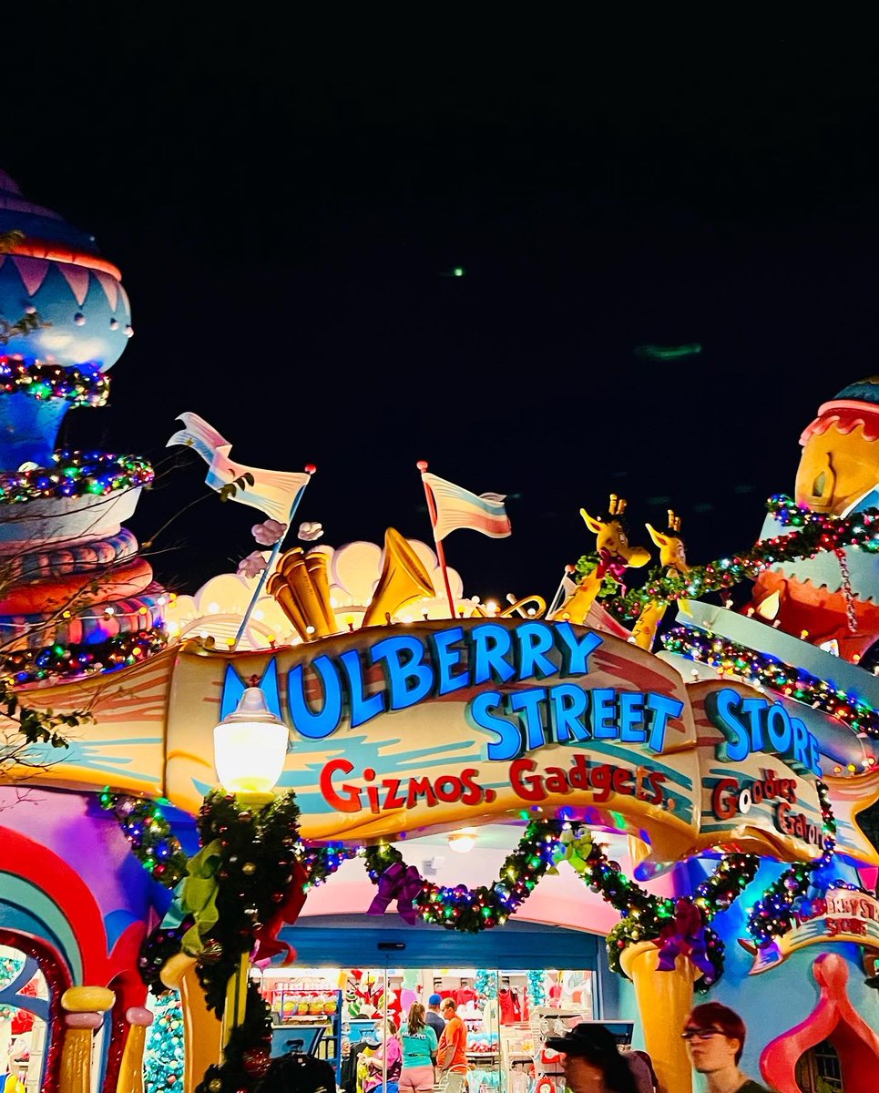 FanAttractions's tweet photo. Night or day, Seuss Landing @universalorlando sparkles with holiday cheer! ✨🎄✨#universalorlando #islandsofadventure #seusslanding #grinchmas #themeparksofinstagram #themeparks #uoap #universalmoments #fantasticattractions 💫 https://t.co/kX7TRUTOB5