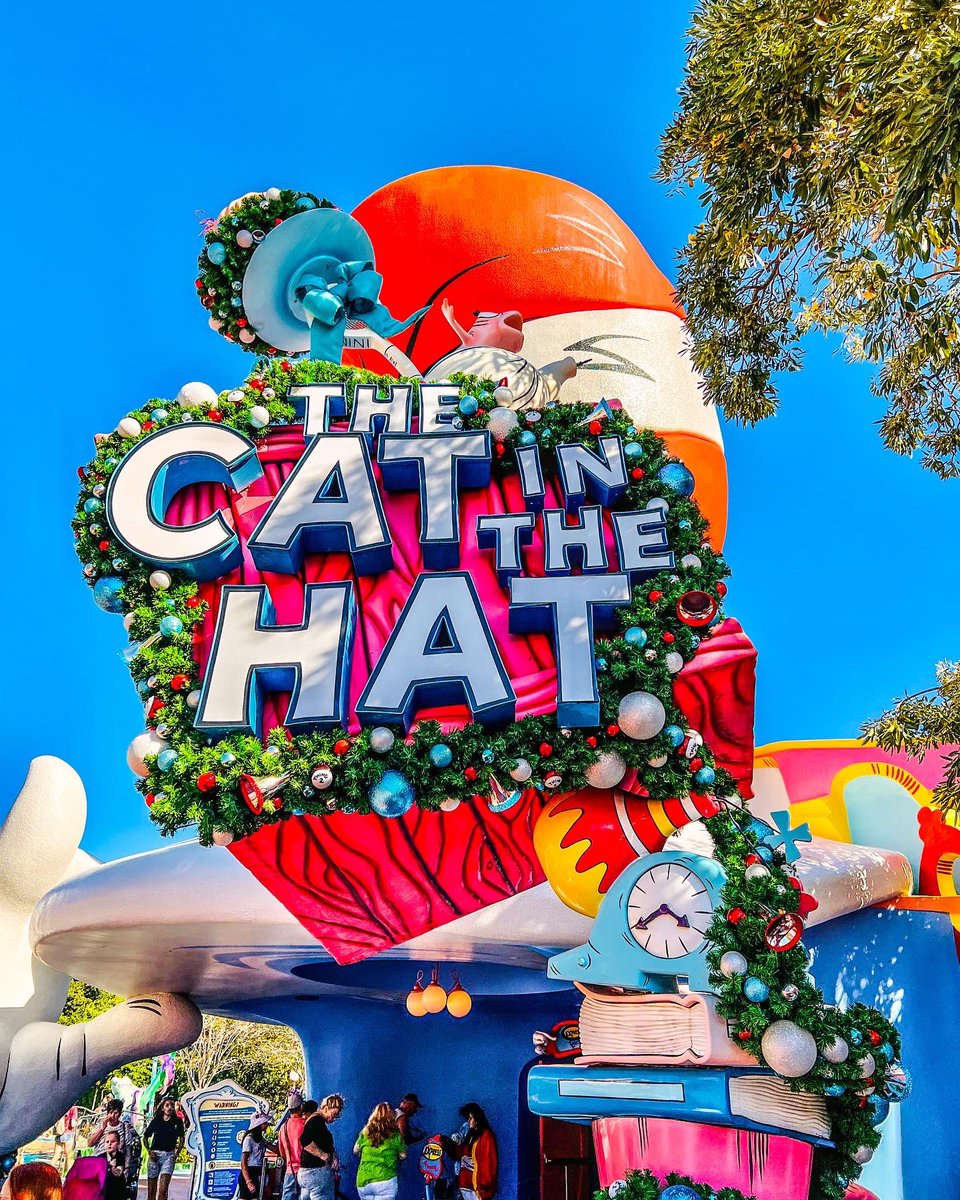 FanAttractions's tweet photo. Night or day, Seuss Landing @universalorlando sparkles with holiday cheer! ✨🎄✨#universalorlando #islandsofadventure #seusslanding #grinchmas #themeparksofinstagram #themeparks #uoap #universalmoments #fantasticattractions 💫 https://t.co/kX7TRUTOB5