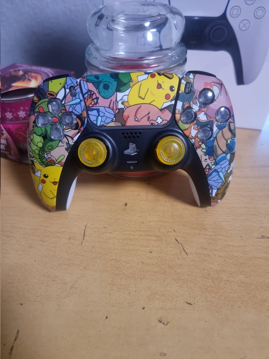 sadboy2O18's tweet photo. Pokemon controller #casemodding https://t.co/lpiF1GZaS3