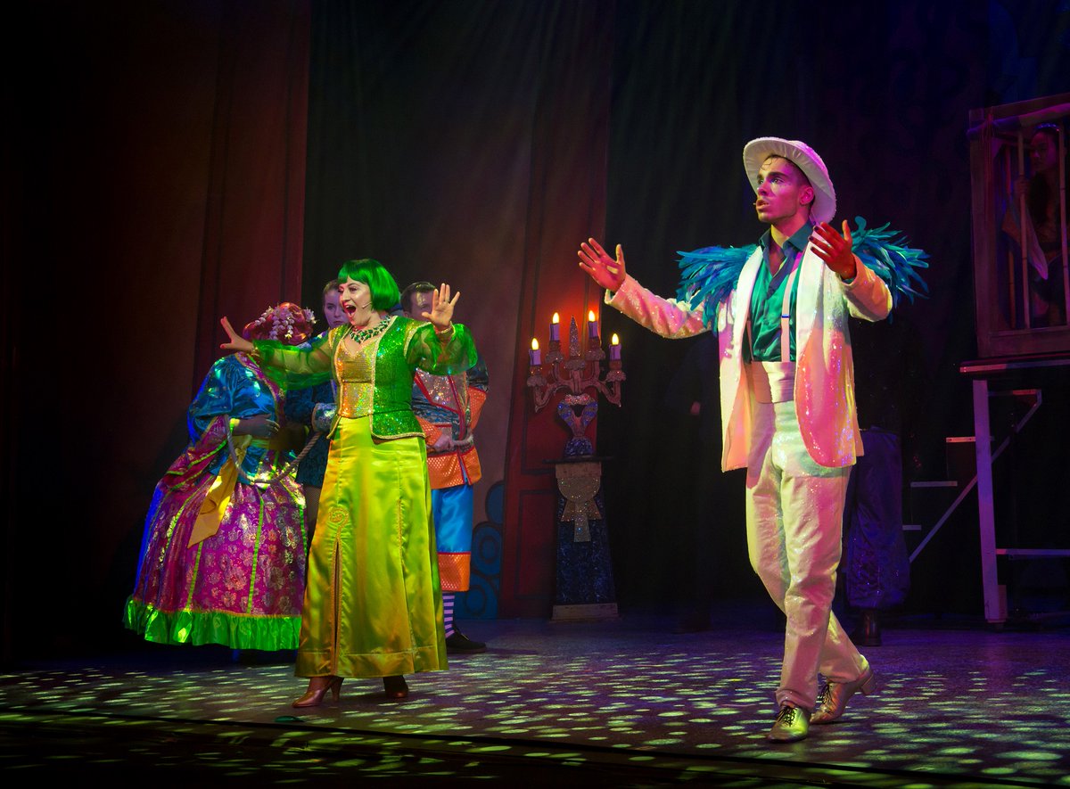 EBTheatres's tweet photo. Aladdin production photos are in! Have you seen the show yet? Tell us what you thought - and if you've not see it booking link here! https://t.co/L1qAqg5wCR
#EBpanto #Aladdin #Eastbourne #Panto #Pantomime
Pics by P. Gurr https://t.co/HwH6P7XhDZ