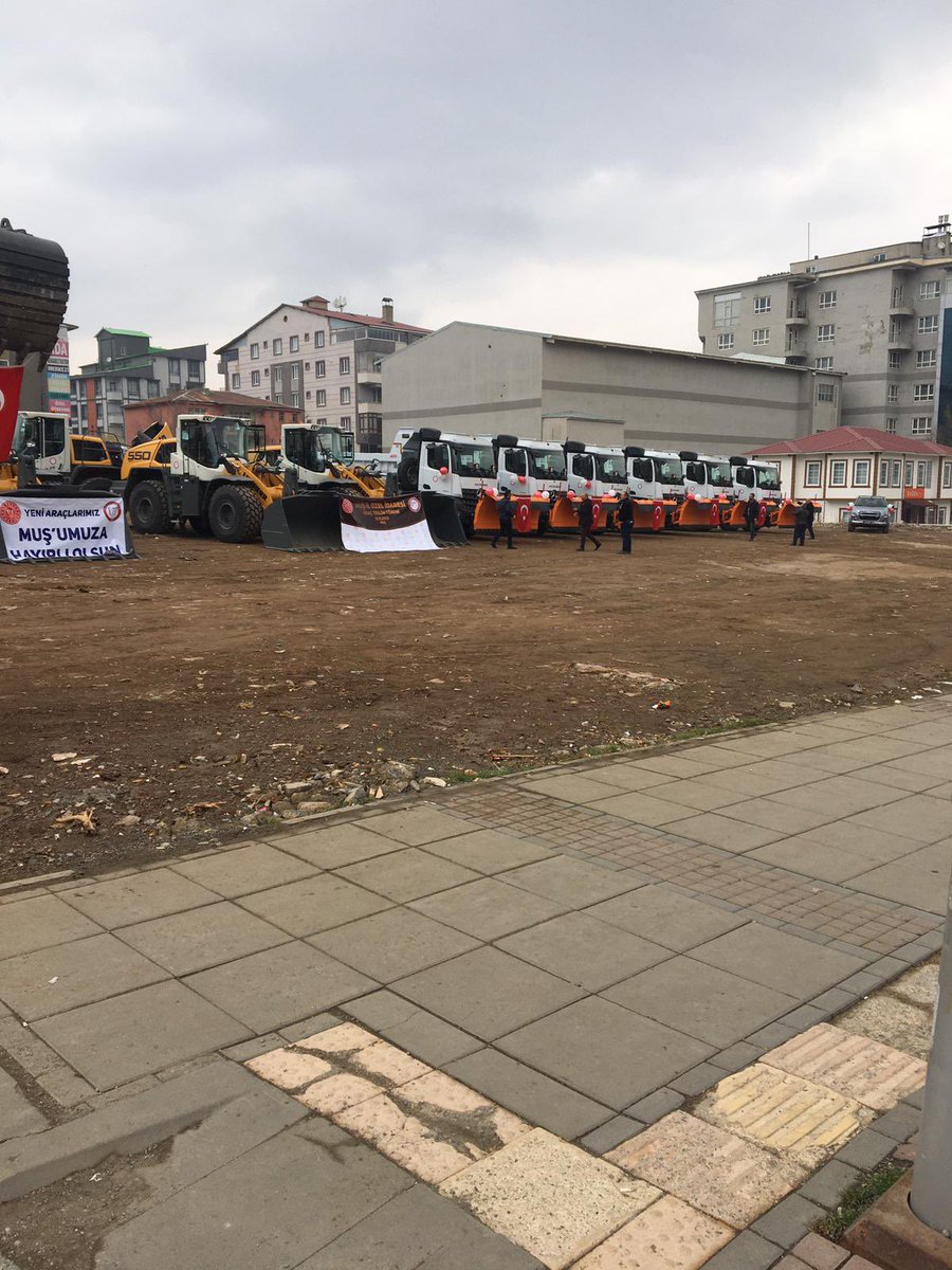 eminsimsekmus's tweet photo. Halkımızın ihtiyaçlarını karşılamak için son teknoloji iş makinelerini İl Özel İdare makine parkı bünyesine kazandırmış bulunmaktayız. Valimiz Sayın İlker Gündüzöz, İl Genel Meclisi Üyelerimiz ve emeği bulunan herkese teşekkür ederim.

Muş’a hayırlı uğurlu olsun. https://t.co/skZVgf8afx