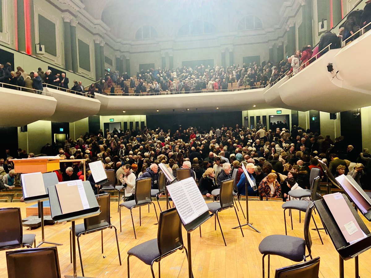 What a wonderful opening night ! Messiah National Concert Hall 2022 Looking forward to doing it all again this evening!🎶 @NCH_Music @rte_co @DublinEventG @IrishTimesCultr @lizlyricfm @joeliveline @Sing_Ireland @brenbaritone @agavin_tenor @cbjmezzo