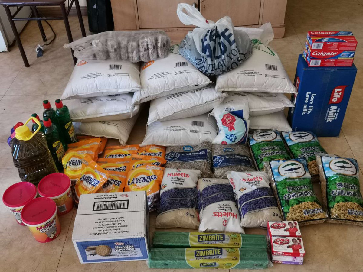 ChineseZimbabwe's tweet photo. Madam Wang Wei, wife of Chinese Ambassador, and the "Loving mothers", a charity organization run by the local community, brought gift hampers &amp; good wishes to kids at the Hosanna Love in Africa Children’s Home. They also prepared gifts for children in Chitungwiza &amp; Goromonzi👇 https://t.co/EEMsQlVhGj