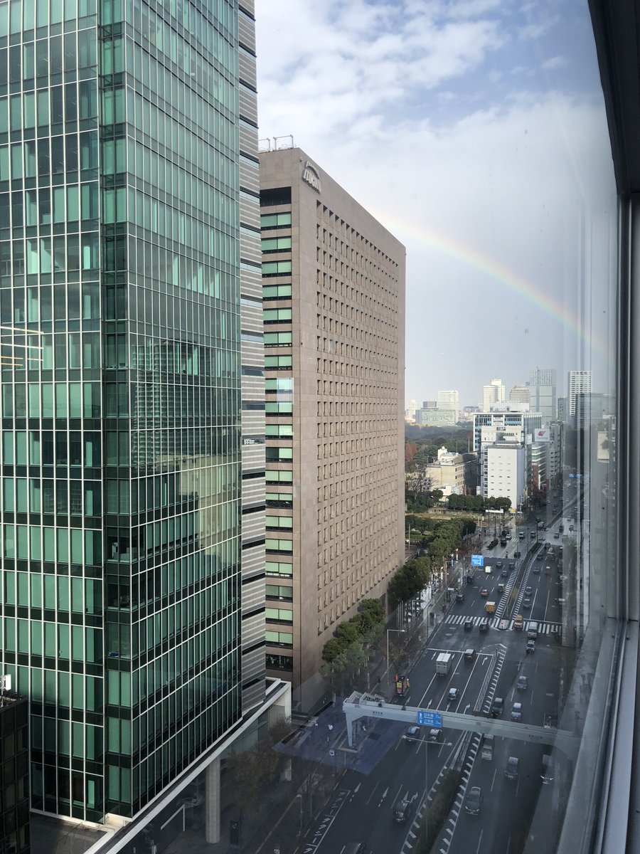 d_studio_dbs's tweet photo. 本日お昼くらいに都内では虹🌈がでてたのご存知ですか？dスタから激写しました〜。 https://t.co/qAOYnpZ2j7