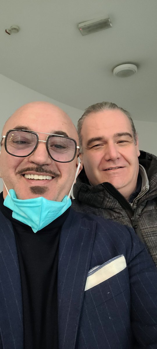 mimmopesce1's tweet photo. Ieri, 12 dicembre comunione di mia nipote, non poteva mancare un amico di famiglia, una amico del cuore, il grende Pippo Inzaghi!
Grezie Pippo
#amicodeivip
@QSVS_Official
#questラジオ体操部
#questoeilchelcio https://t.co/mwdQkrjQXW