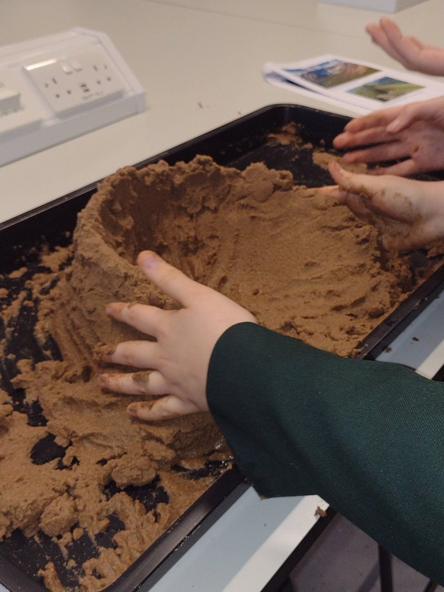 Year 9 students taking part in a Geography taster today at the University of Huddersfield learning about glacial landscapes and careers in geography #opportunitiesforall <a href="/hudgeog/">@hudgeog</a>
