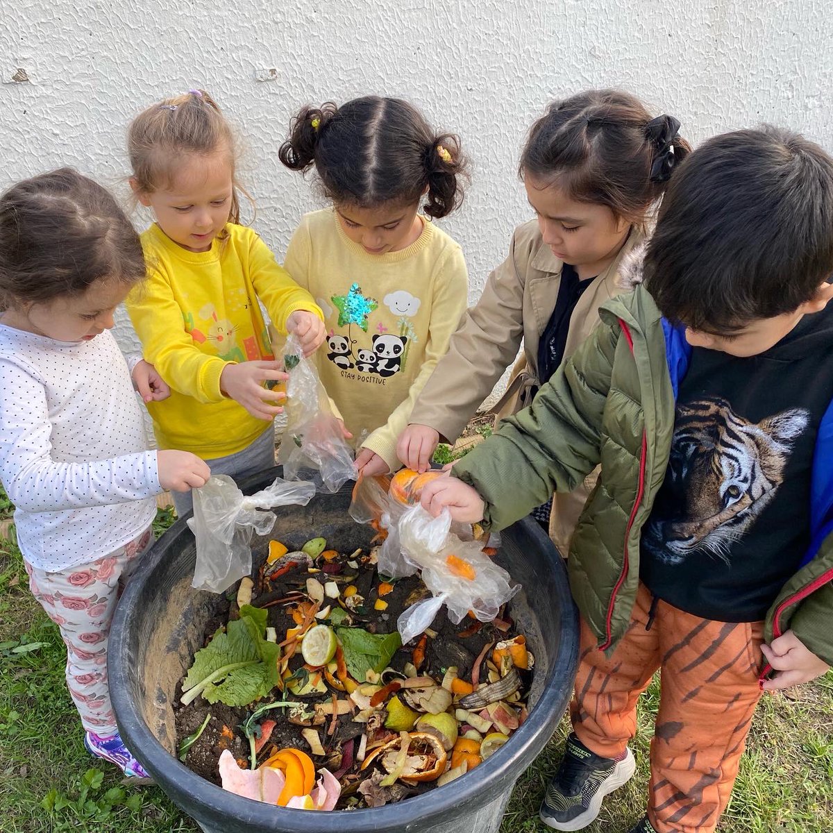 bkdortyol's tweet photo. STEM Junior-Yeşil Dünyamız projemiz kapsamında Okul Öncesi öğrencilerimiz "Kompost"hazırlama çalışmasını tamamlamıştır. 🌿🌱🌿

#bahçeşehirkoleji #heranımdabahçeşehir https://t.co/x3UPzgdJAJ