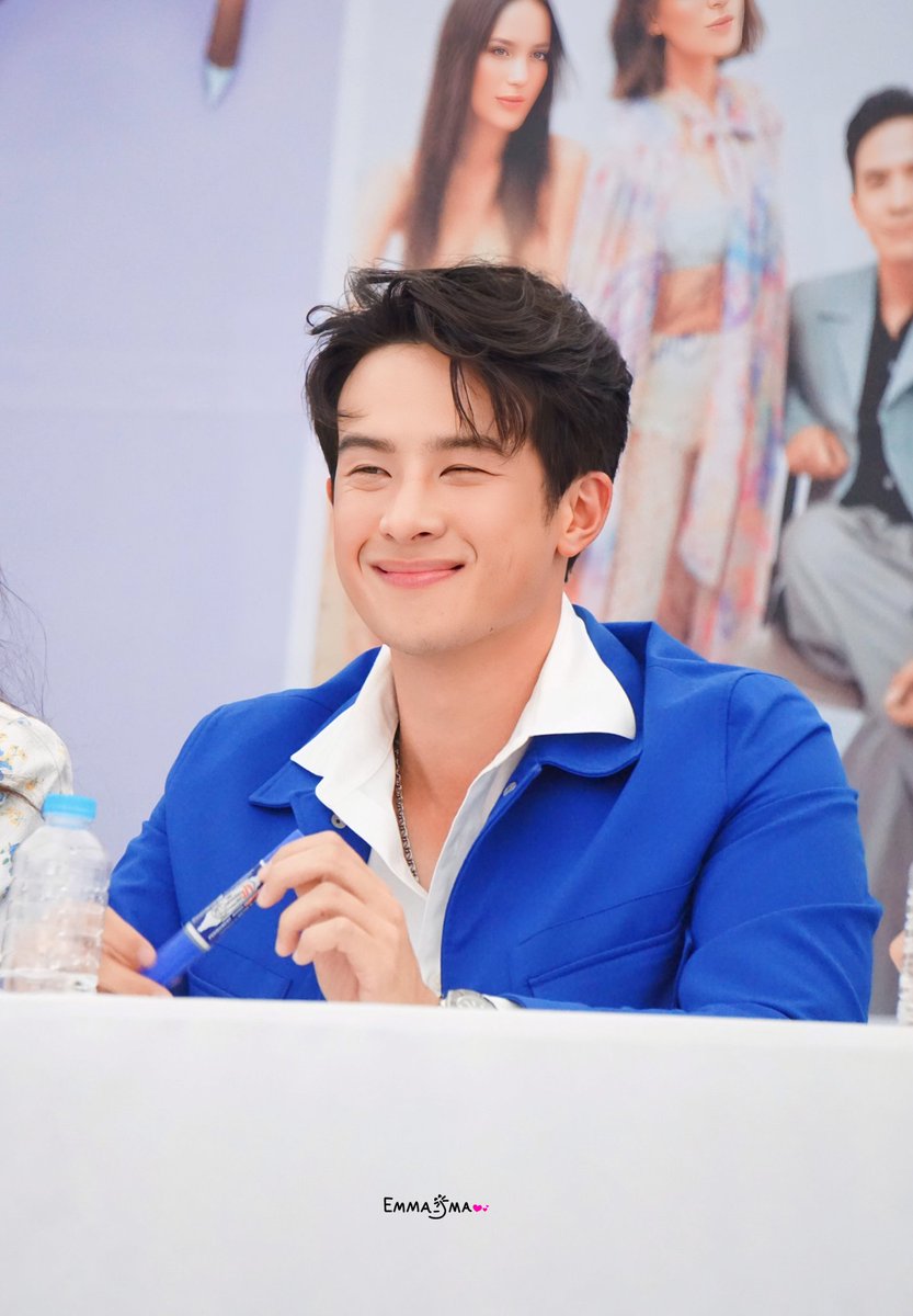 Emma__jma's tweet photo. ..โอ๊ยยย..ยิ้ม☺️☺️แบบเน้..ติ่งพรี่ก้อตายสิคะนุ้งงงง..👦🏻💗💗💕💕
(ป.ล.)ชอบที่นุ้งยิ้มแบบเน้มว๊ากกก
#ปฏิทินช่อง3ปี2566 
#jamesma #james_jamesma #เจมส์มาร์ https://t.co/DCgrBKMqcj