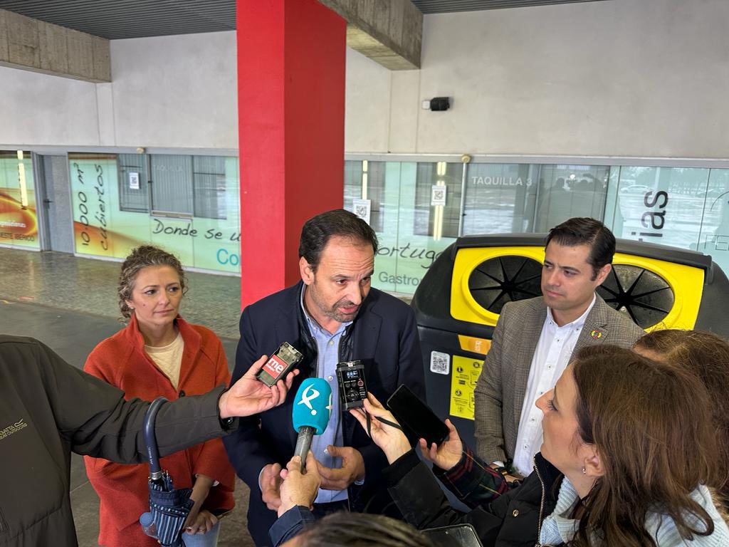 anagalan131's tweet photo. Hoy, hemos presentado el proyecto RECICLOS en el municipio de Badajoz @ecoembes @AAjlopezp @aytodebadajoz @IgnacioGragera @AVelezBadajoz para seguir aumentando los datos del reciclaje a través de los contenedores que incorporan la tecnología. https://t.co/93s2zh9AjK