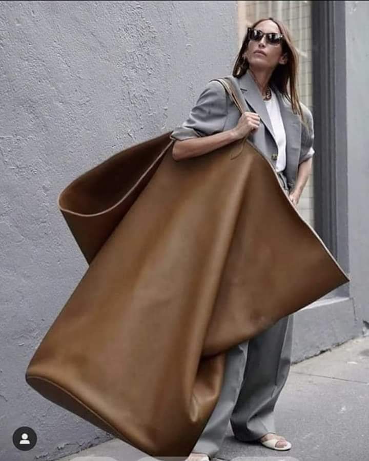 teeceebiz's tweet photo. With the way things are going I should be needing this bag to carry the blessings 2023 has for me (I might need two of this ..lol).
Who else affirms this?⤵️
Ps: Be ready to put in the work though 😉
Are you ready ?
#WomeninBusiness #2023 #goalssetting #projectmanager https://t.co/GD61WdpZu7