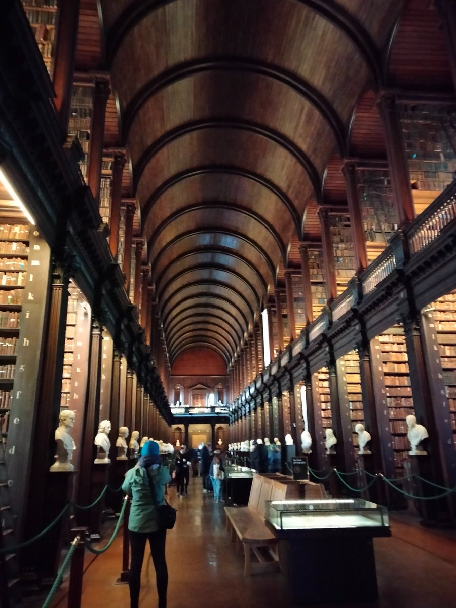CaldodeGroria's tweet photo. Viaxe de estudos a Dublรญn das secciรฒns bilingรผes do @CIFPCOMPOSTELA
Visita ร biblioteca do #TrinityCollege e #TheBookOfKells
#bescolaresgal #clubdelectura
#TrinityCollegeLibrary https://t.co/su2zltKoQi
