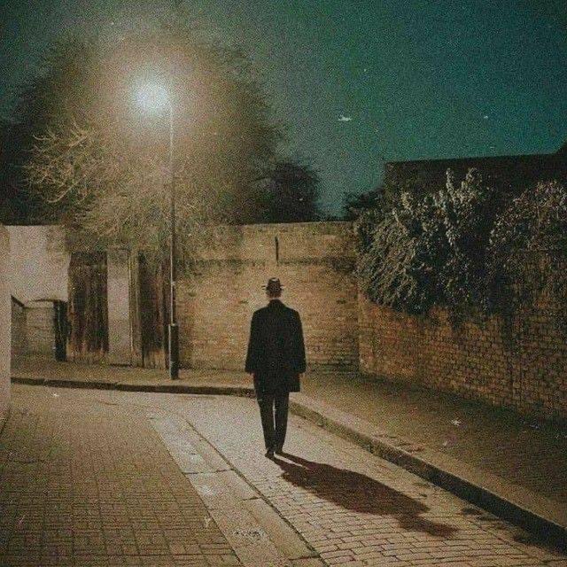 DerwinPrieto's tweet photo. "Nada en el mundo vale la pena como para alejarse de los que uno ama, y sin embargo, estoy apartándome, sin saber por qué".

-Albert Camus. [La Peste]. https://t.co/Stee8TDRrn