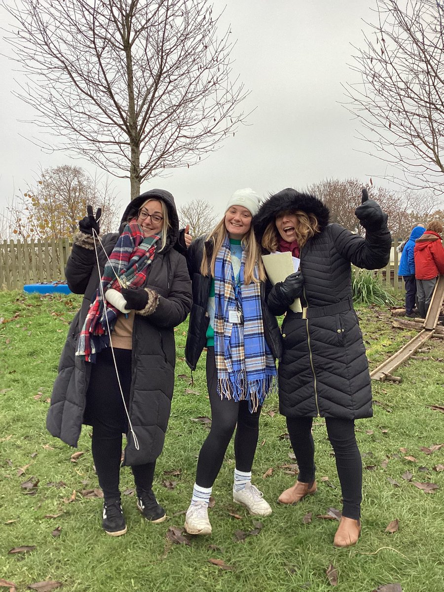 glenfromep's tweet photo. #HollyClass and #SycamoreClass had a wonderful festive session in the orchard yesterday - even the adults had fun too! Some of us made Christmas decorations using natural materials and cooked up a feast in the mud kitchen #forestschool #year5 #outdoorlearning https://t.co/XhCf0N0BlP