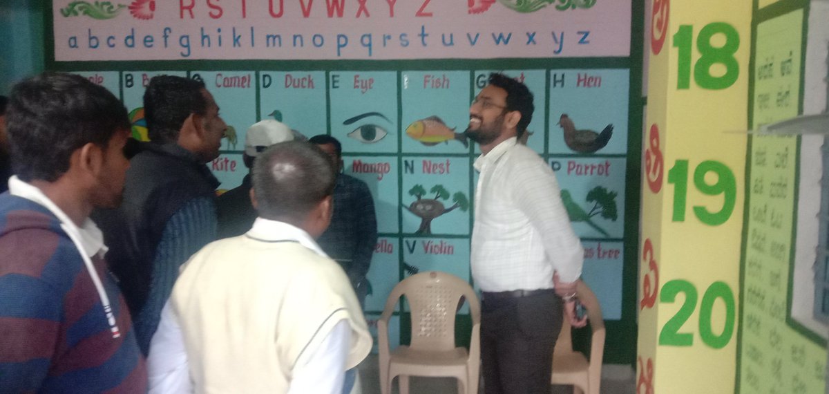 SRINIVASPUR2's tweet photo. ಮಾಸ್ತೇನಹಳ್ಳಿ ಗ್ರಾಮ ಪಂಚಾಯತಿಯ ಗಾಂಡ್ಲಹಳ್ಳಿ ಗ್ರಾಮದ ಅಂಗನವಾಡಿ ಕೇಂದ್ರಕ್ಕೆ IAS ಅಧಿಕಾರಿಗಳಾದ ವಿನಾಯಕ್ ಘೋರ್ಪಡೆ ಸರ್ ಭೇಟಿ ನೀಡಿದರು. ನರೇಗಾ ಯೋಜನೆಯಿಂದಾದ ಅನುಕೂಲದ ಮಾಹಿತಿಯನ್ನು ಪಡೆದರು. ಇದೇ ವೇಳೆ ಜಿಲ್ಲಾ ಪಂಚಾಯತಿ ಹಾಗೂ ತಾಲೂಕು ಪಂಚಾಯತಿ ಮಟ್ಟದ ಅಧಿಕಾರಿಗಳು ಉಪಸ್ಥಿತರಿದ್ದರು. https://t.co/NlKVgpcZDS