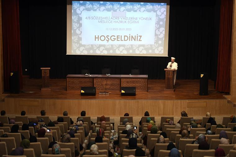 diyanetbasin's tweet photo. Diyanet İşleri Başkanı Prof. Dr. Ali Erbaş, “Bugün kötülerin ilk hedefi ailemizi yıkmak” @DIBAliErbas 
https://t.co/p7qqd6h8e5 https://t.co/uYCTRAXLGz