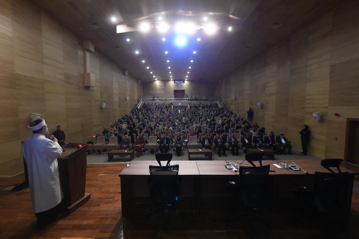 diyanetbasin's tweet photo. Diyanet İşleri Başkanı Prof. Dr. Ali Erbaş, “Bugün kötülerin ilk hedefi ailemizi yıkmak” @DIBAliErbas 
https://t.co/p7qqd6h8e5 https://t.co/uYCTRAXLGz